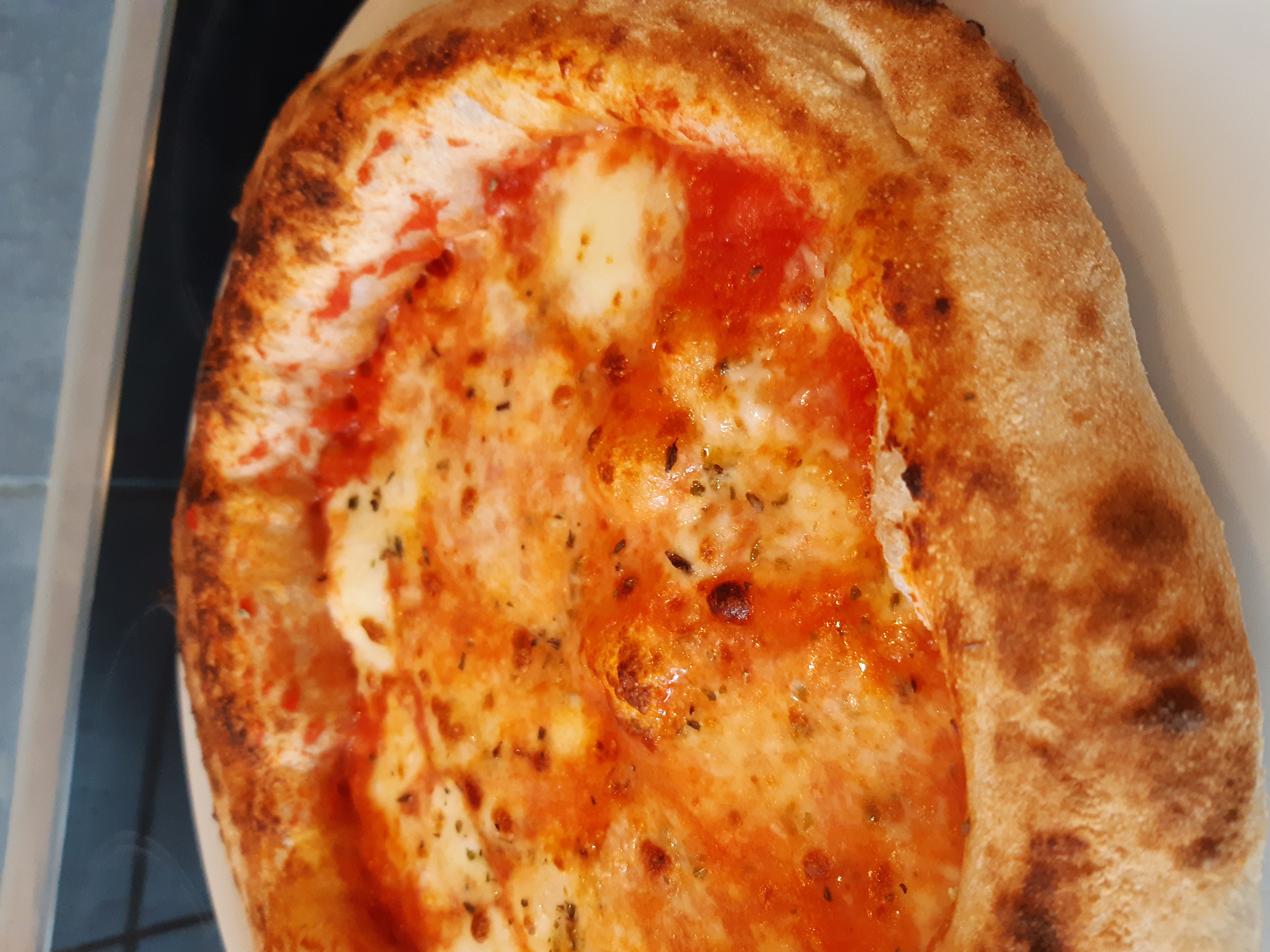 Pizza Margherita mit Biga
